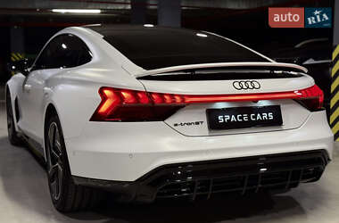 Лифтбек Audi e-tron GT 2022 в 