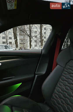Лифтбек Audi e-tron GT 2023 в 