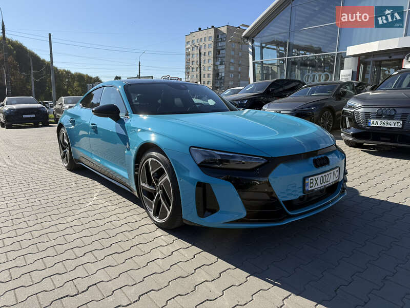 Ліфтбек Audi e-tron GT 2021 в  фото Ліфтбек Audi e-tron GT 2021 в