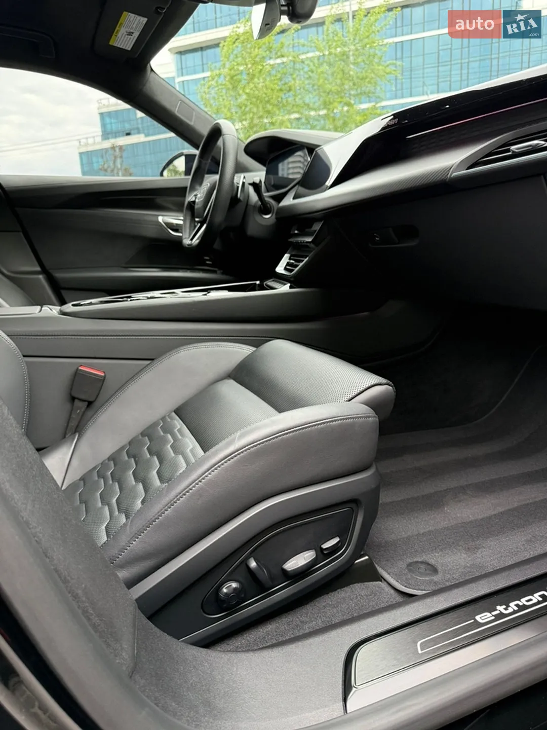 2023 Audi e-tron GT - мініатюра 14