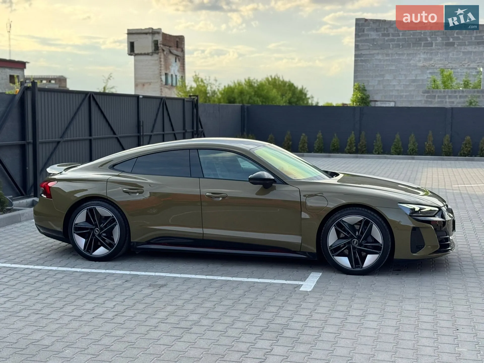2022 Audi e-tron GT - мініатюра 13
