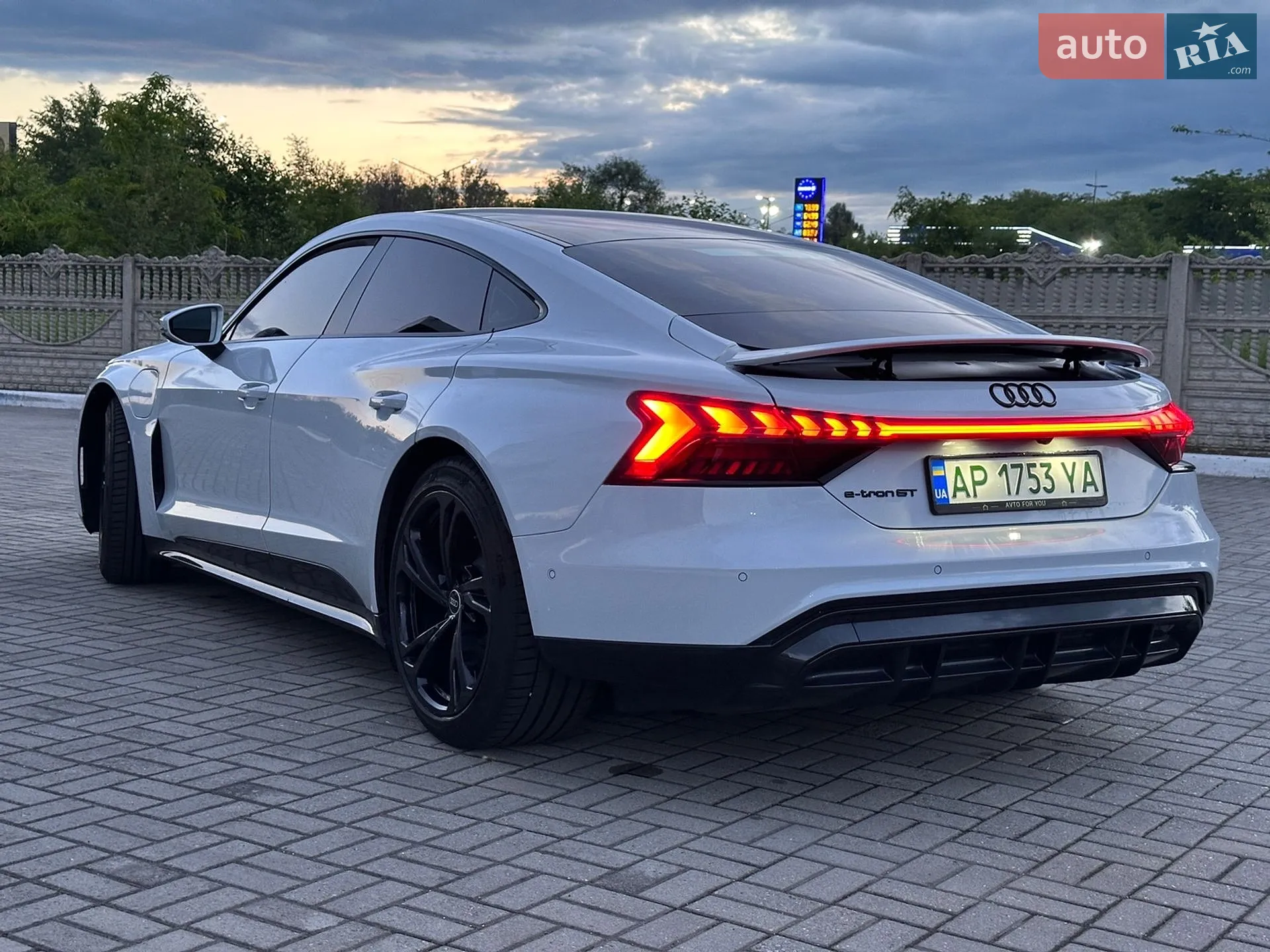 2021 Audi e-tron GT - мініатюра 23