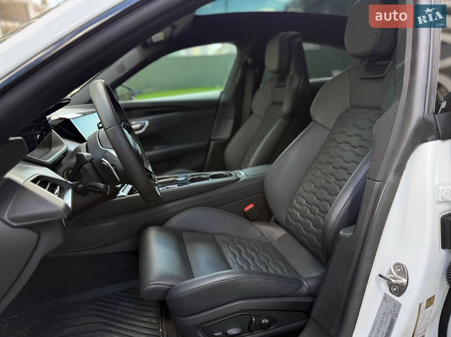2022 Audi e-tron GT - мініатюра 13