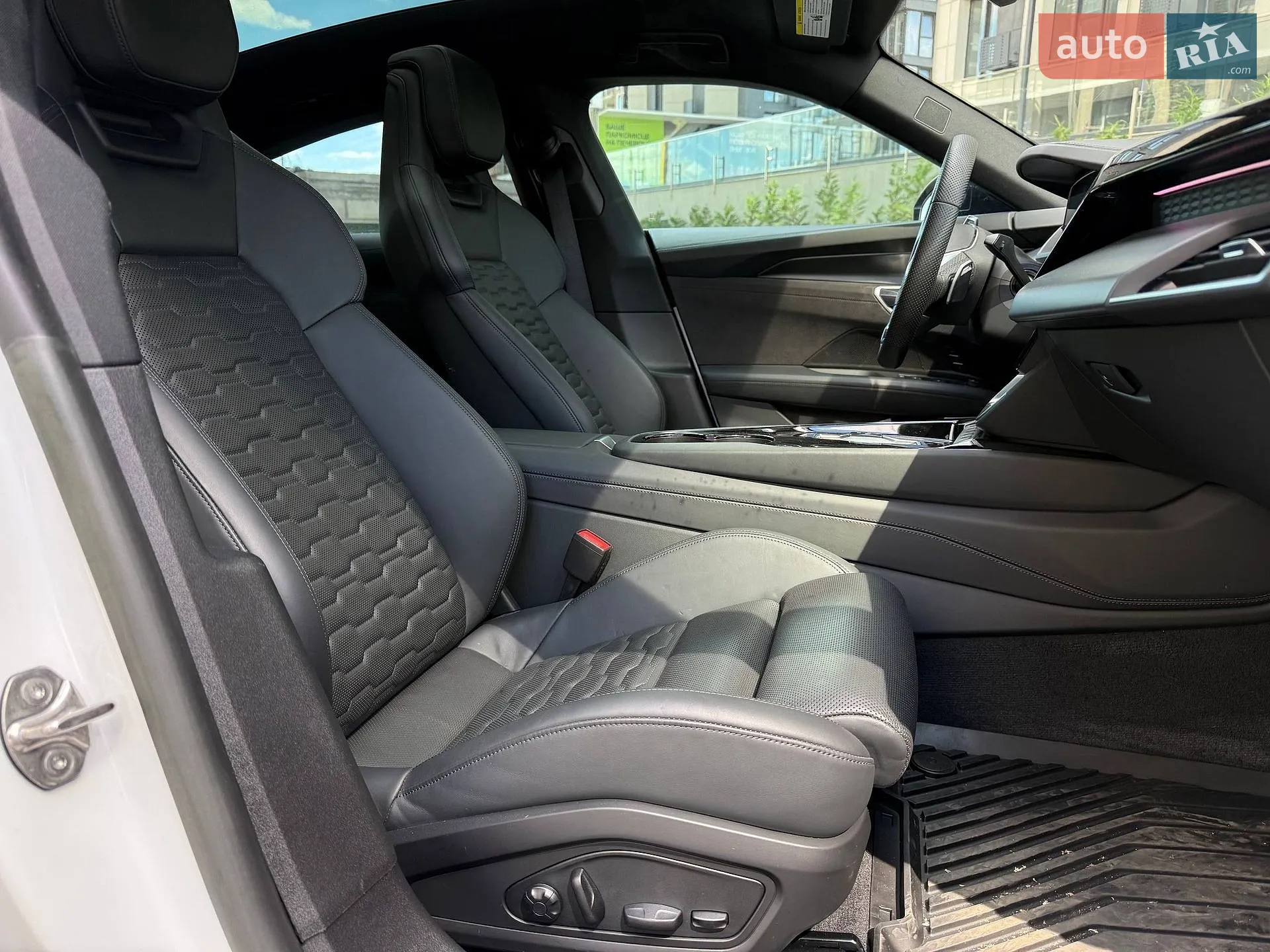2022 Audi e-tron GT - мініатюра 21