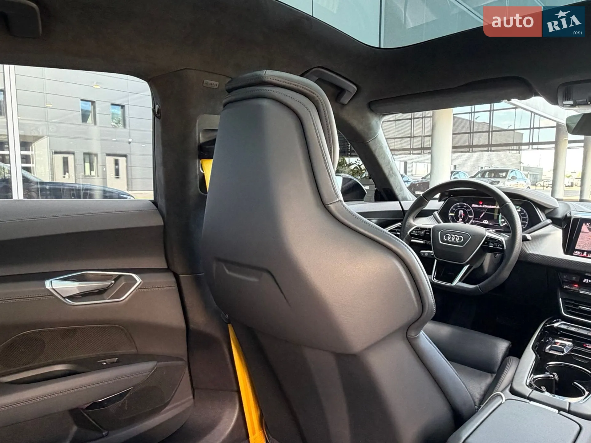 2022 Audi e-tron GT - мініатюра 16