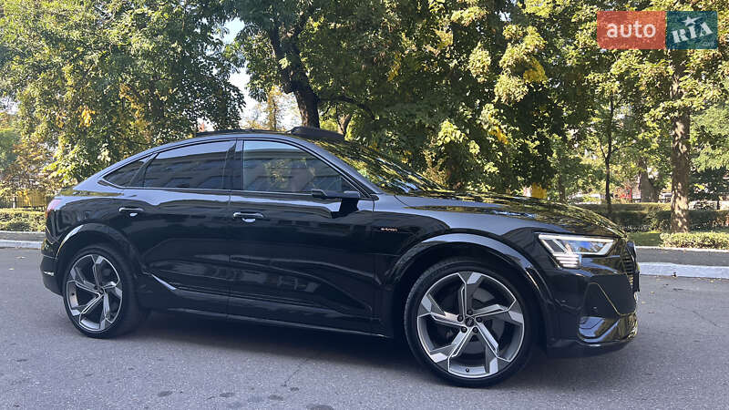 Позашляховик / Кросовер Audi e-tron S Sportback 2021 в Києві