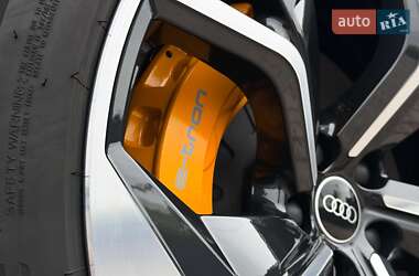 Позашляховик / Кросовер Audi e-tron S Sportback 2021 в 