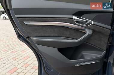 Позашляховик / Кросовер Audi e-tron S Sportback 2021 в 