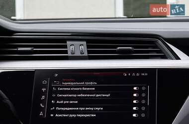 Позашляховик / Кросовер Audi e-tron S Sportback 2021 в 