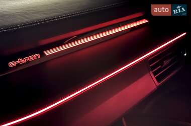 Позашляховик / Кросовер Audi e-tron S Sportback 2021 в 