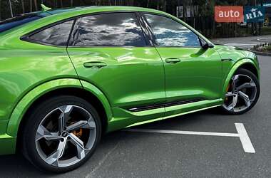 Позашляховик / Кросовер Audi e-tron S Sportback 2022 в 