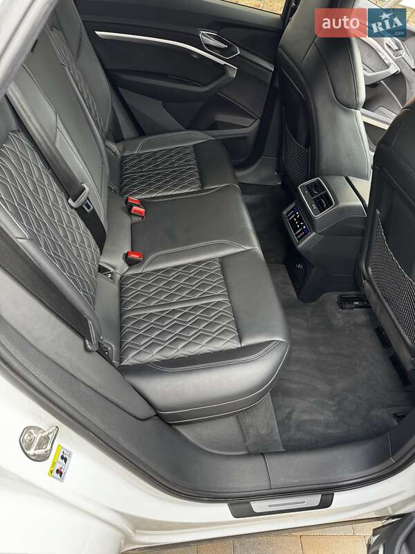 Позашляховик / Кросовер Audi e-tron S Sportback 2021 в Києві фото 24 Позашляховик / Кросовер Audi e-tron S Sportback 2021 в Києві