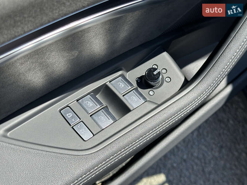 Позашляховик / Кросовер Audi e-tron S Sportback 2020 в Ковелі