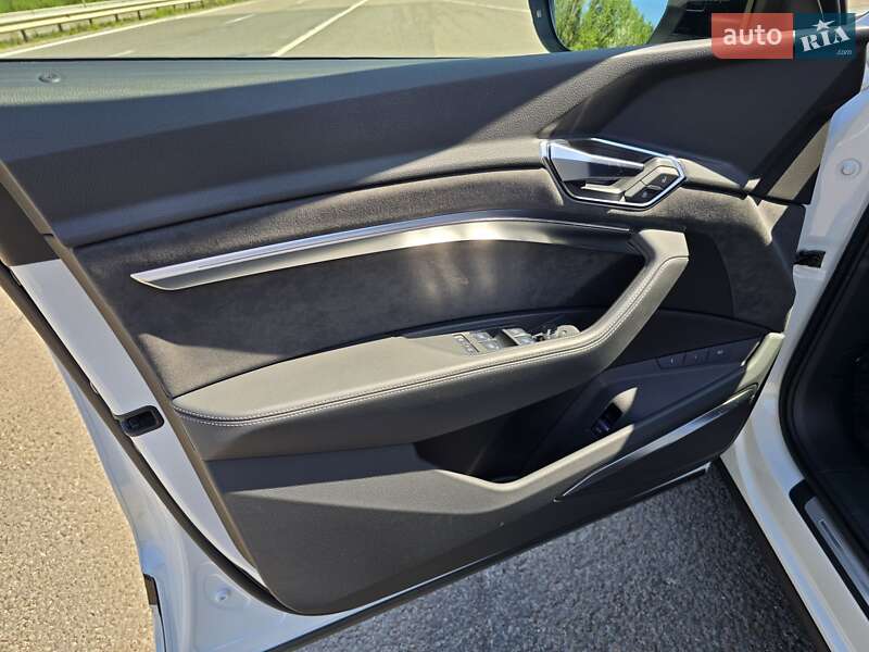 Позашляховик / Кросовер Audi e-tron S Sportback 2021 в Ковелі фото 46 Позашляховик / Кросовер Audi e-tron S Sportback 2021 в Ковелі