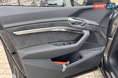 Позашляховик / Кросовер Audi e-tron S Sportback 2020 в  фото 15 Позашляховик / Кросовер Audi e-tron S Sportback 2020 в