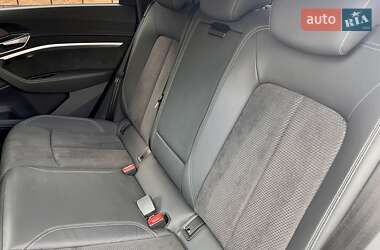Позашляховик / Кросовер Audi e-tron S Sportback 2020 в  фото 25 Позашляховик / Кросовер Audi e-tron S Sportback 2020 в