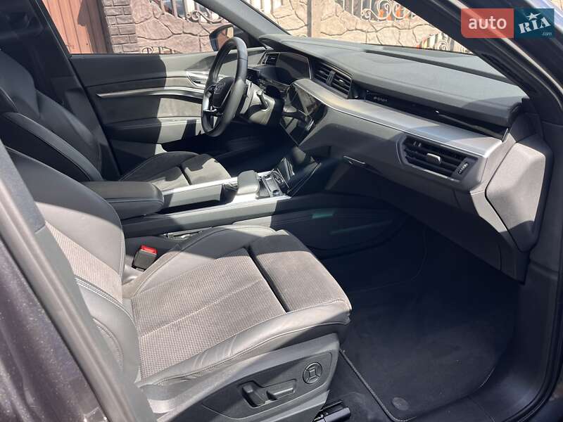 Внедорожник / Кроссовер Audi e-tron S Sportback 2020 в Луцке фото 32 Внедорожник / Кроссовер Audi e-tron S Sportback 2020 в Луцке