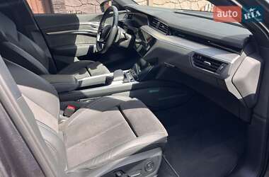 Позашляховик / Кросовер Audi e-tron S Sportback 2020 в  фото 32 Позашляховик / Кросовер Audi e-tron S Sportback 2020 в