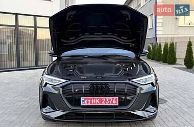 Внедорожник / Кроссовер Audi e-tron S Sportback 2022 в 