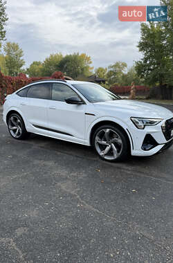 Позашляховик / Кросовер Audi e-tron S Sportback 2022 в Дніпрі