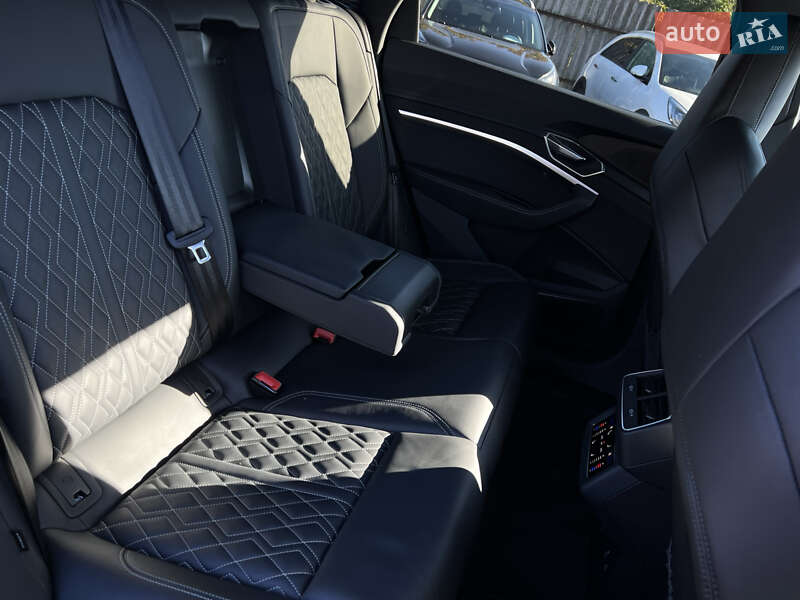 Позашляховик / Кросовер Audi e-tron S Sportback 2022 в Луцьку