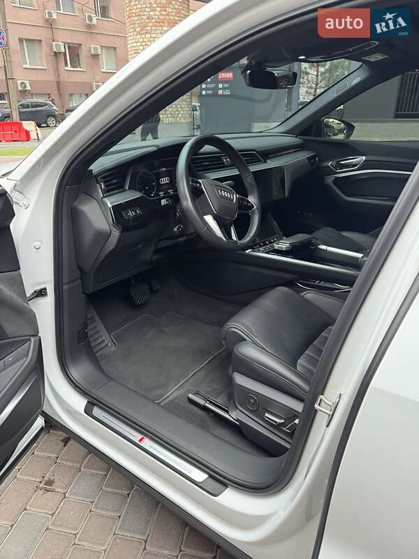 Позашляховик / Кросовер Audi e-tron S Sportback 2022 в Дніпрі