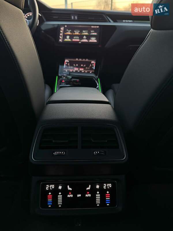 Позашляховик / Кросовер Audi e-tron S Sportback 2022 в Рівному