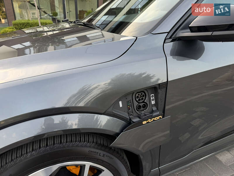 Позашляховик / Кросовер Audi e-tron S Sportback 2021 в Ужгороді