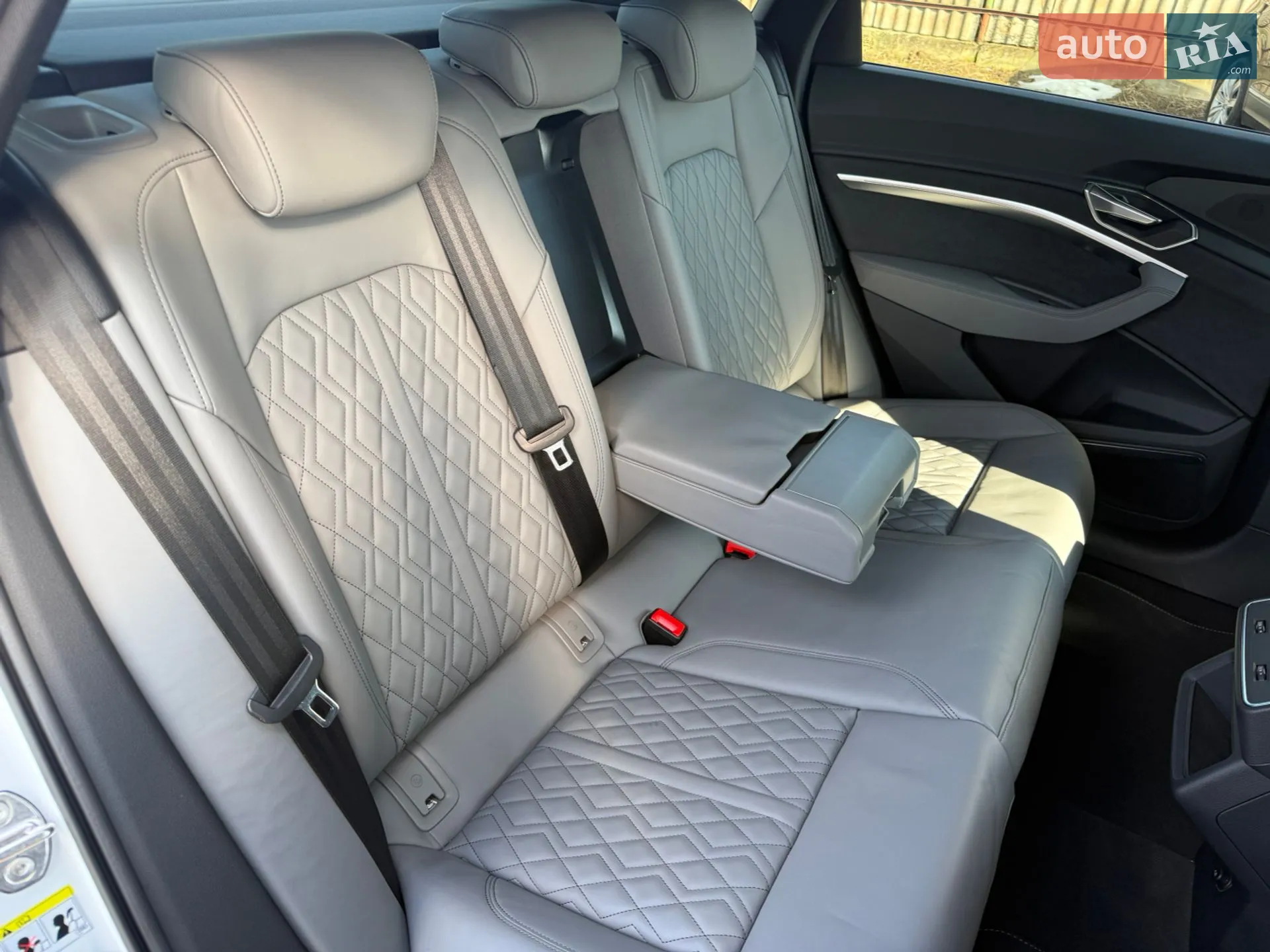 2022 Audi e-tron S Sportback - мініатюра 48