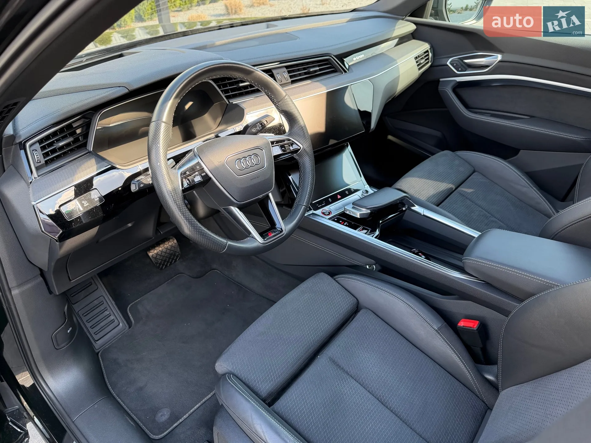 2021 Audi e-tron S Sportback - мініатюра 14