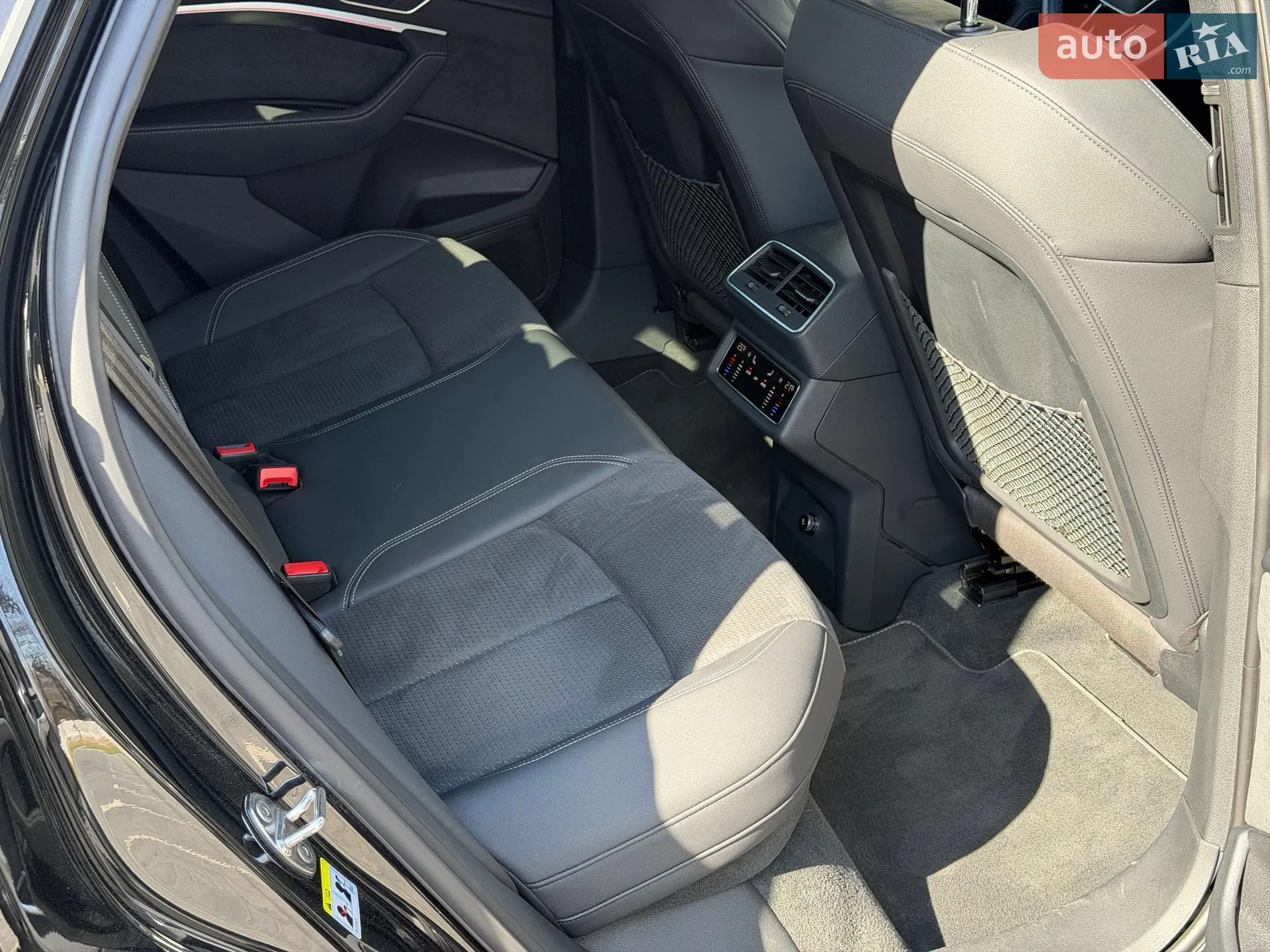 2021 Audi e-tron S Sportback - мініатюра 33