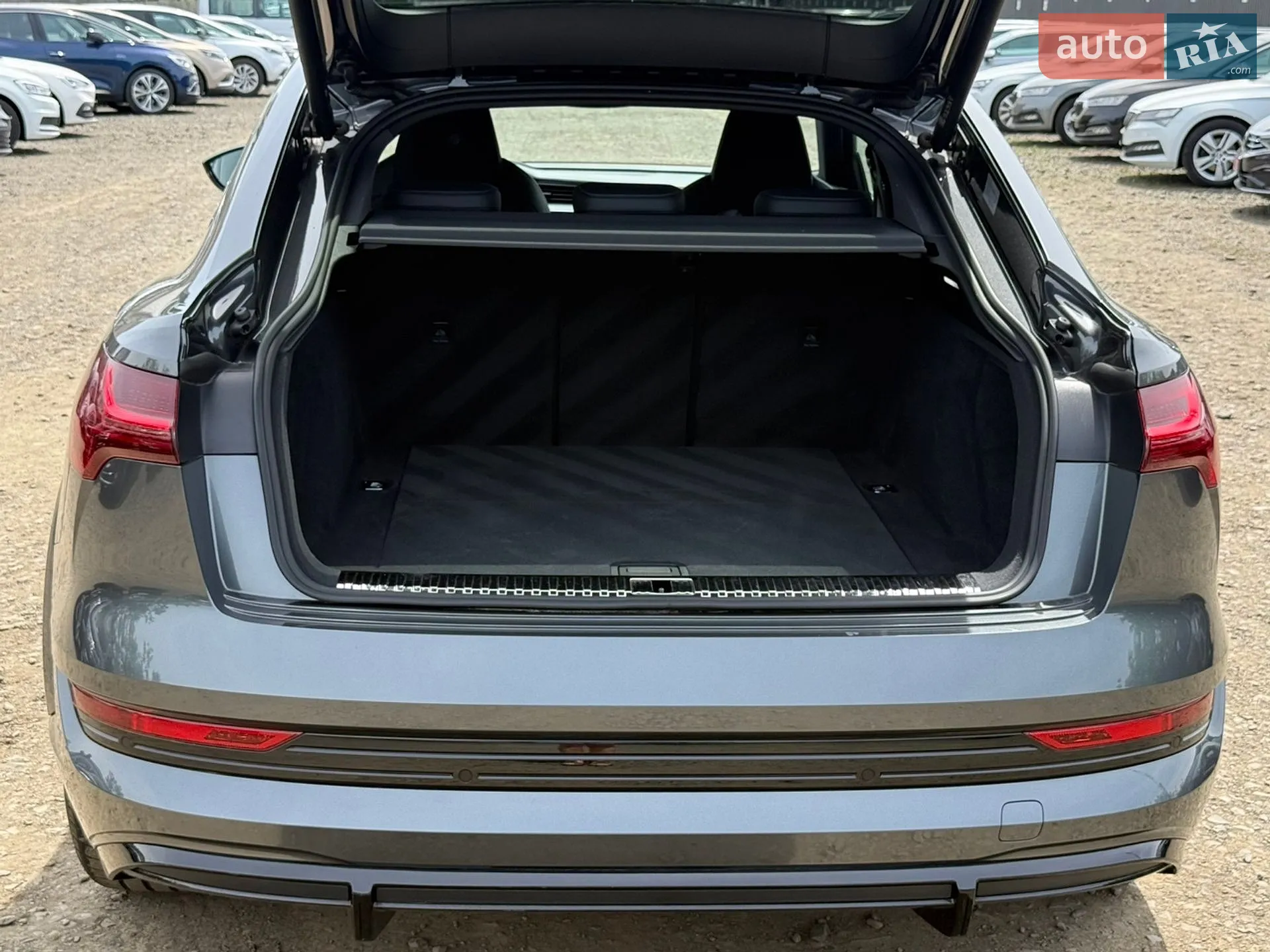 2022 Audi e-tron S Sportback - мініатюра 39