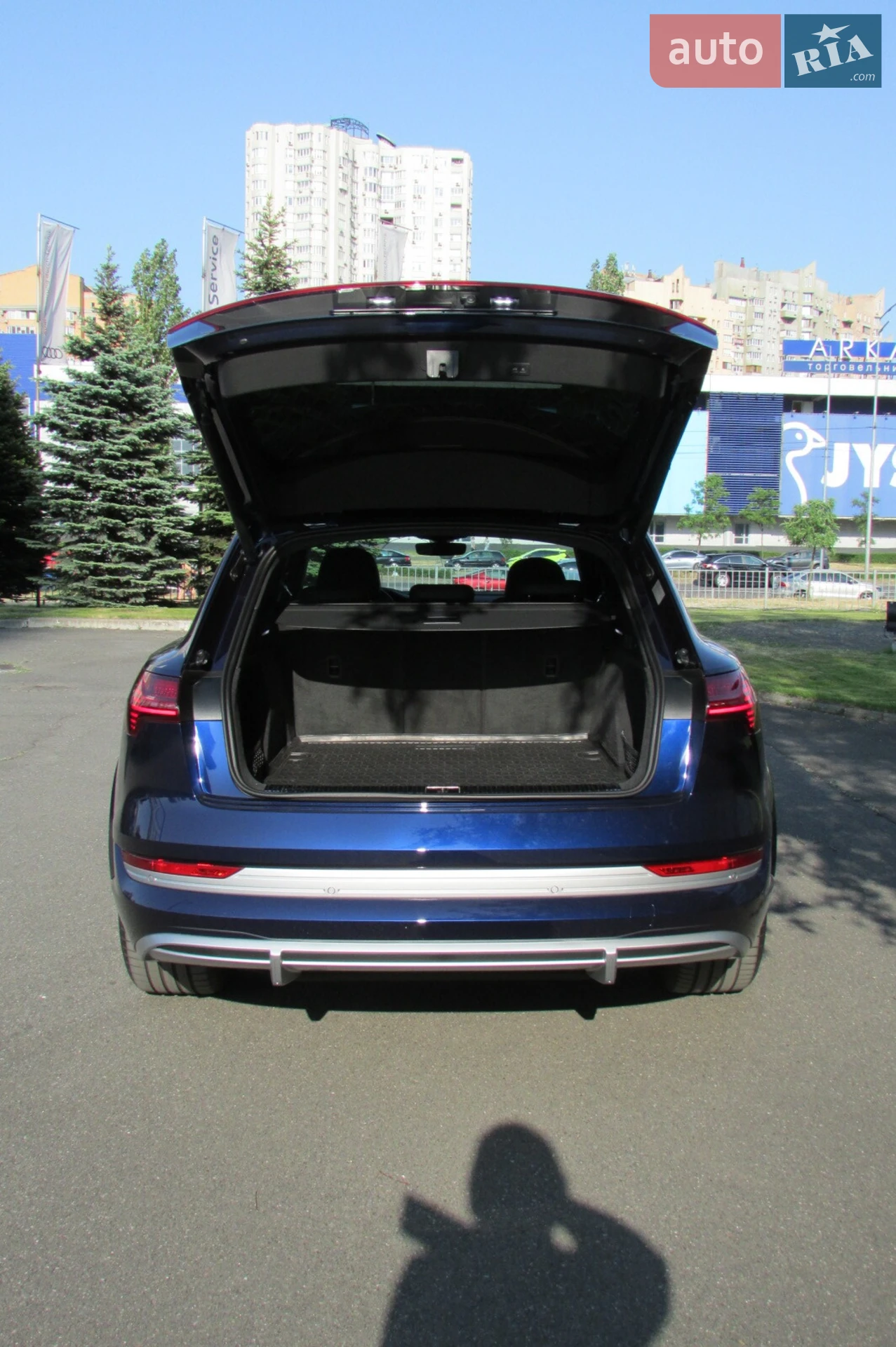 2021 Audi e-tron S - мініатюра 24
