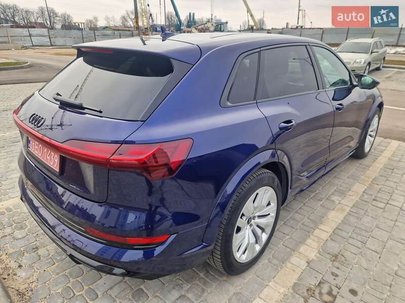 Позашляховик / Кросовер Audi e-tron S 2022 в Вінниці