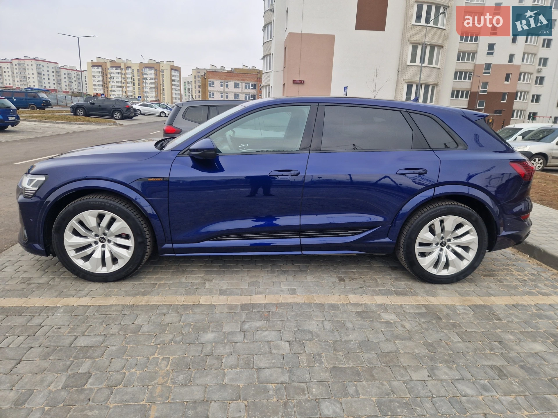 2022 Audi e-tron S - мініатюра 8