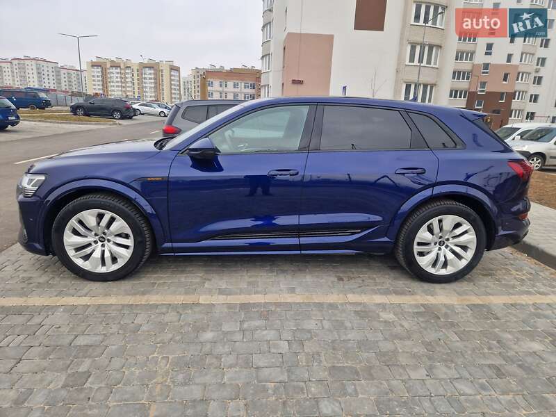 Позашляховик / Кросовер Audi e-tron S 2022 в Вінниці
