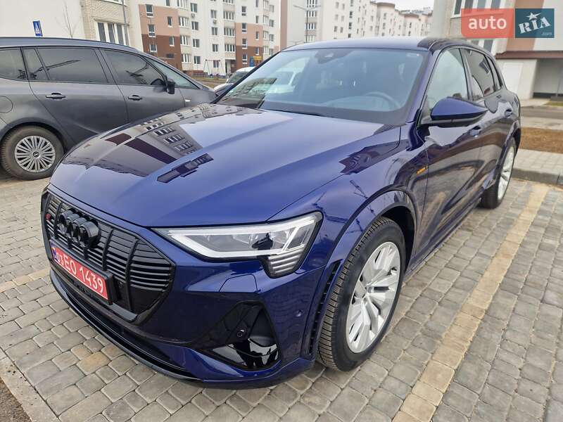 Позашляховик / Кросовер Audi e-tron S 2022 в Вінниці