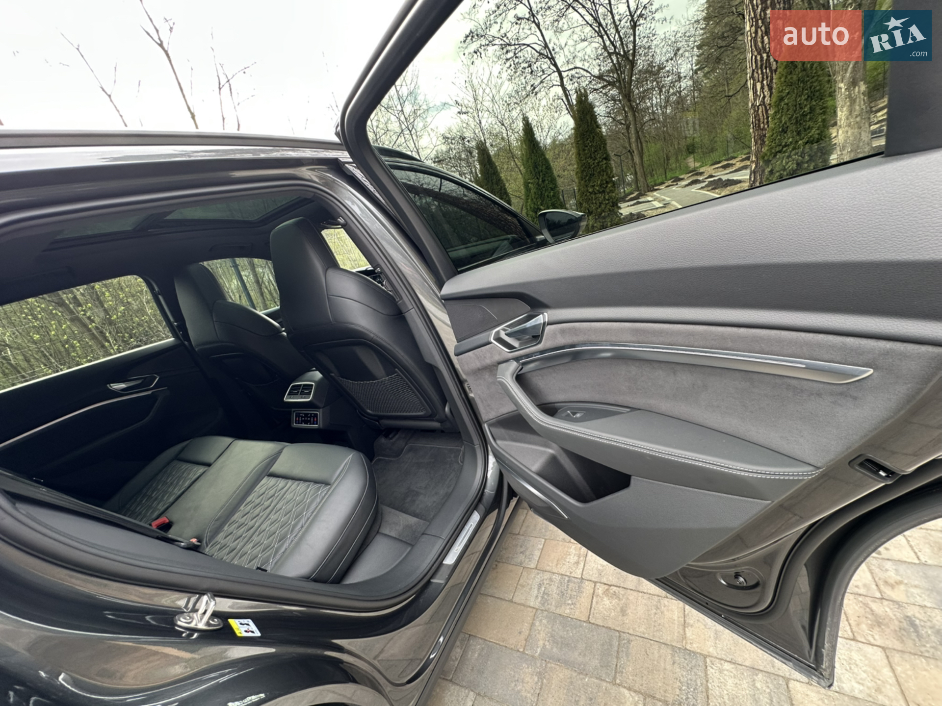 2022 Audi e-tron S - мініатюра 36