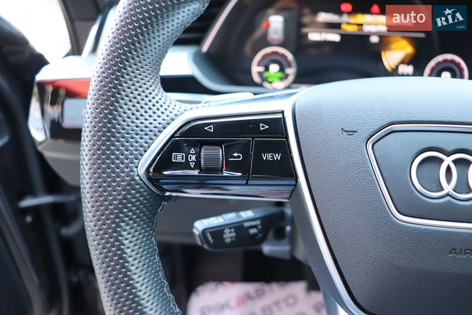 2022 Audi e-tron S - мініатюра 23