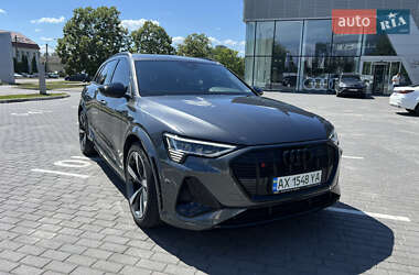 Внедорожник / Кроссовер Audi e-tron S 2023 в 