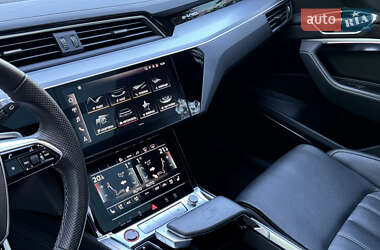 Внедорожник / Кроссовер Audi e-tron S 2022 в 