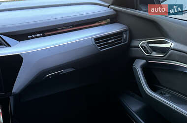 Внедорожник / Кроссовер Audi e-tron S 2022 в 
