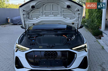 Внедорожник / Кроссовер Audi e-tron S 2022 в 