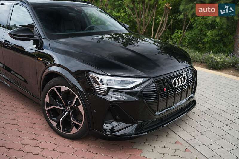 Внедорожник / Кроссовер Audi e-tron S 2022 в 