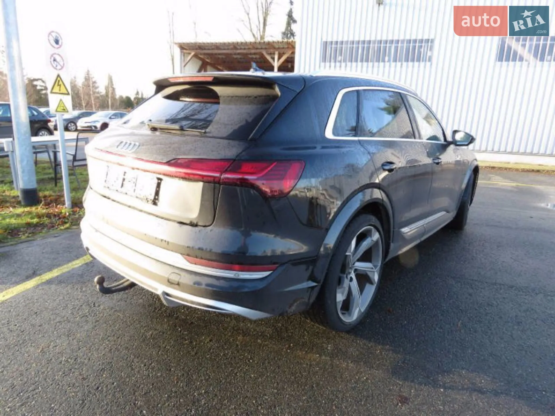 2021 Audi e-tron S - мініатюра 23