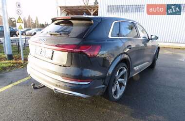Позашляховик / Кросовер Audi e-tron S 2021 в  фото 23 Позашляховик / Кросовер Audi e-tron S 2021 в