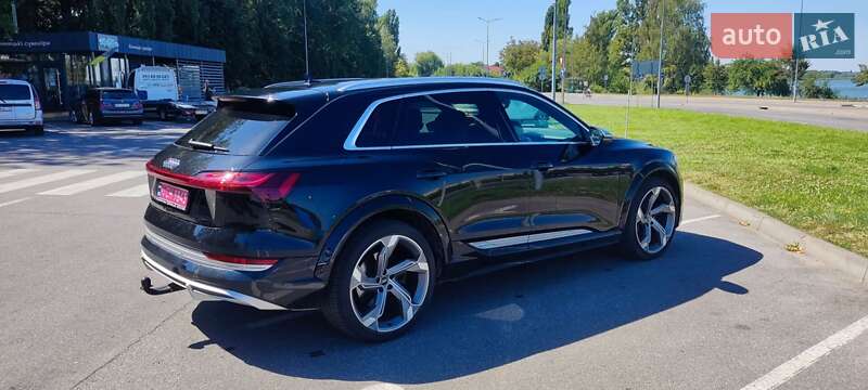 Позашляховик / Кросовер Audi e-tron S 2021 в Вінниці
