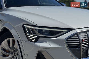 Позашляховик / Кросовер Audi e-tron S 2022 в 