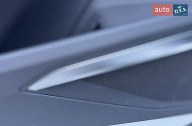 Позашляховик / Кросовер Audi e-tron S 2022 в 