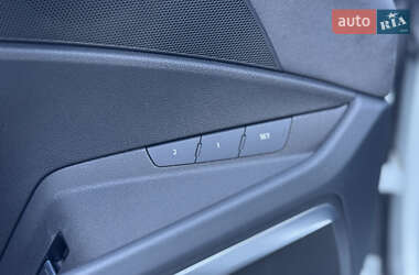 Позашляховик / Кросовер Audi e-tron S 2022 в 